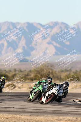 media/Dec-07-2025-CVMA (Sun) [[3e7d2de5dc]]/Race 18-Formula Twins-Formula 40 UL/